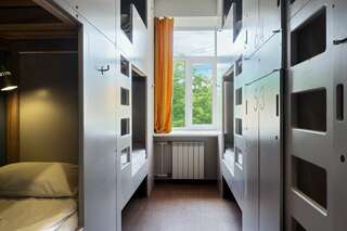 Хостел Друзья Граффити Санкт-Петербург Общий номер для женщин с 6 кроватями-2