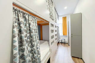 Хостел Друзья Граффити Санкт-Петербург Общий номер для женщин с 4 кроватями-3