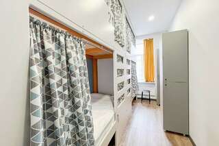 Хостел Друзья Граффити Санкт-Петербург Четырехместный номер-1