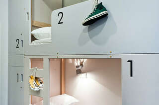 Хостел Друзья Граффити Санкт-Петербург Двухместный номер с 2 отдельными кроватями и общей ванной комнатой-2