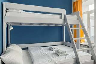 Хостел Друзья Граффити Санкт-Петербург Общий номер для женщин с 6 кроватями-2