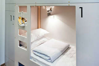 Хостел Друзья Граффити Санкт-Петербург Двухместный номер с 2 отдельными кроватями и общей ванной комнатой-3